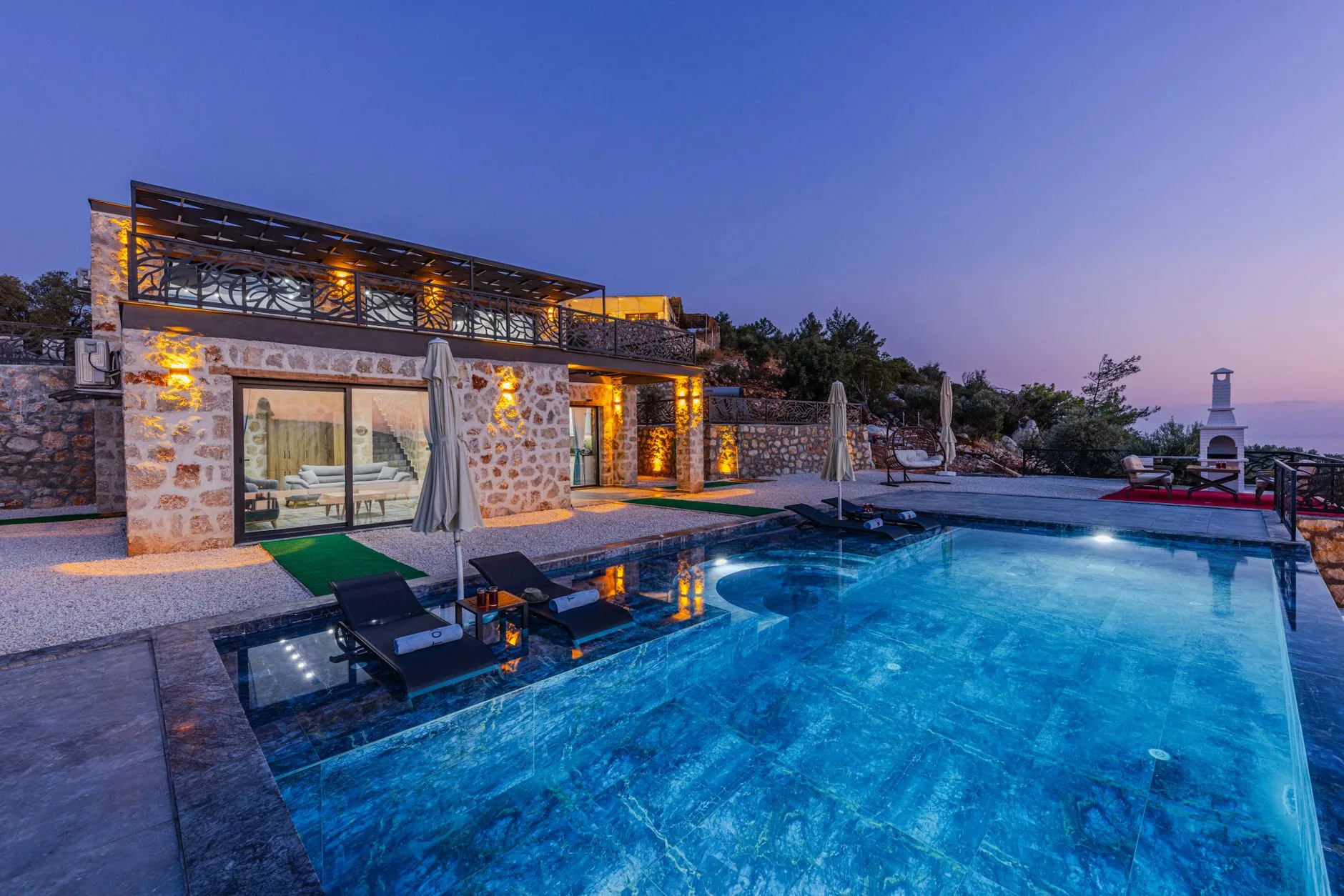 Solar Calume — chácara de campo com piscina ao fim de tarde